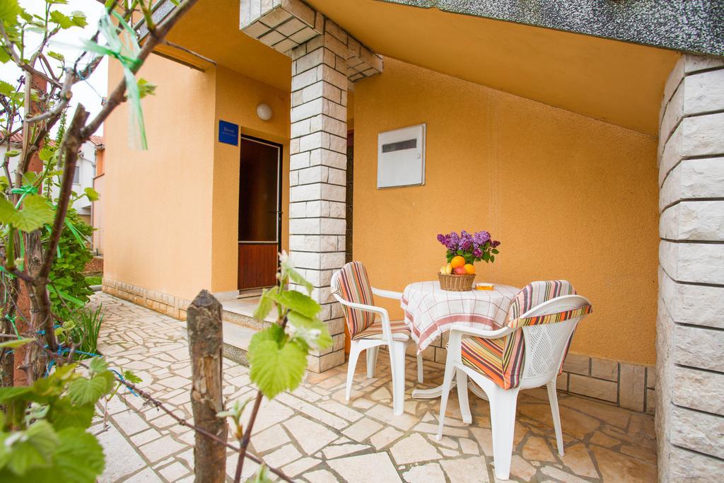 Apartments Nela Пула Екстериор снимка